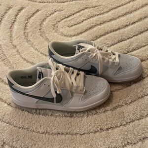 Nike White and Black Low-Top Sneakers